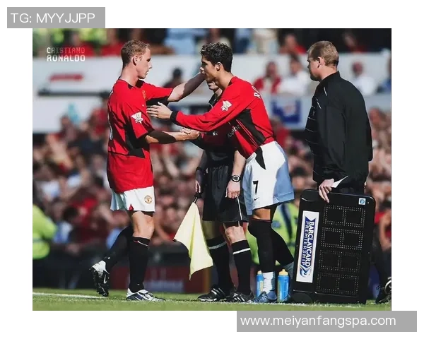 《超越传奇：C罗的足球之路与辉煌瞬间》