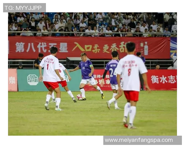 四大足球明星带你揭秘四只足球的真实价值与背后故事