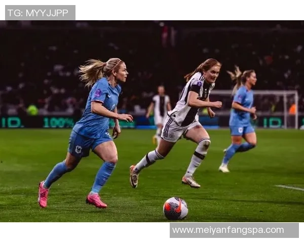 女足球星已婚幸福生活揭秘展现赛场拼搏与家庭温情故事 女足球星已婚幸福生活揭秘展现赛场拼搏与家庭温情故事