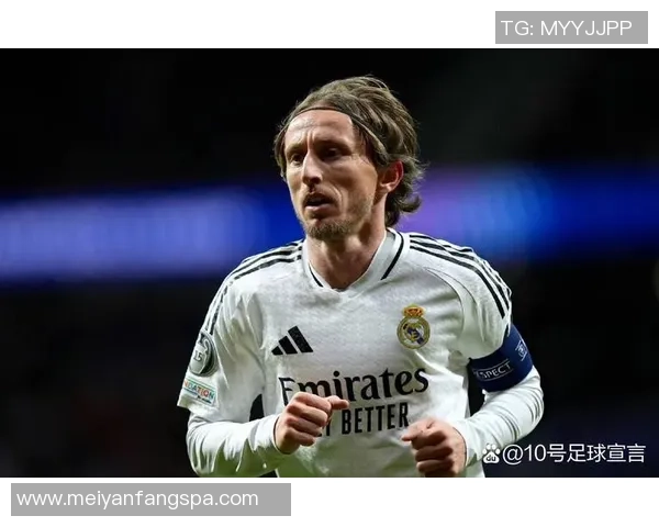 球星足球集锦:回顾经典瞬间与巅峰时刻,感受每个传奇的荣耀与激情 球星足球集锦:回顾经典瞬间与巅峰时刻,感受每个传奇的荣耀与激情