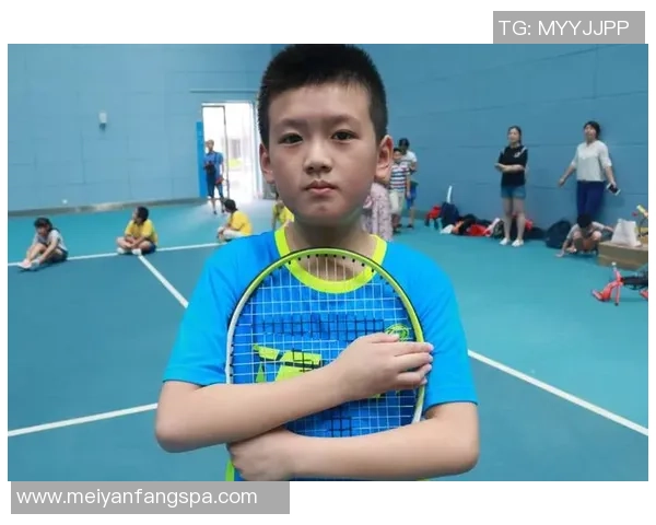 足球明星与小球迷的梦想之旅从相遇到成长的温暖故事